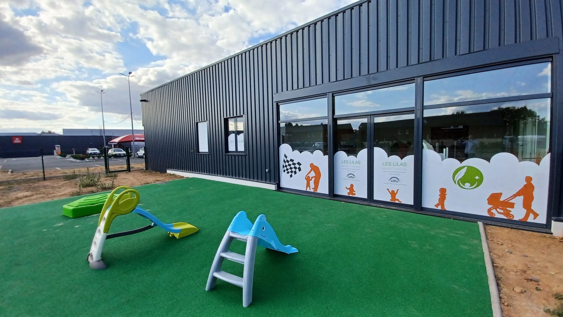 Extérieur crèche Allones